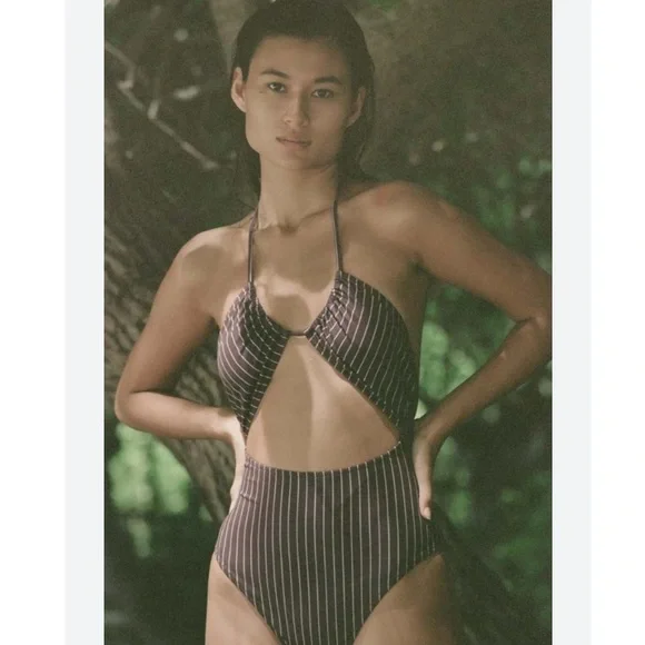 Free People x Zulu & Zephyr Stripe Halter One Piece Swimsuit Stripe Plum Size 10 - Picture 3 of 13